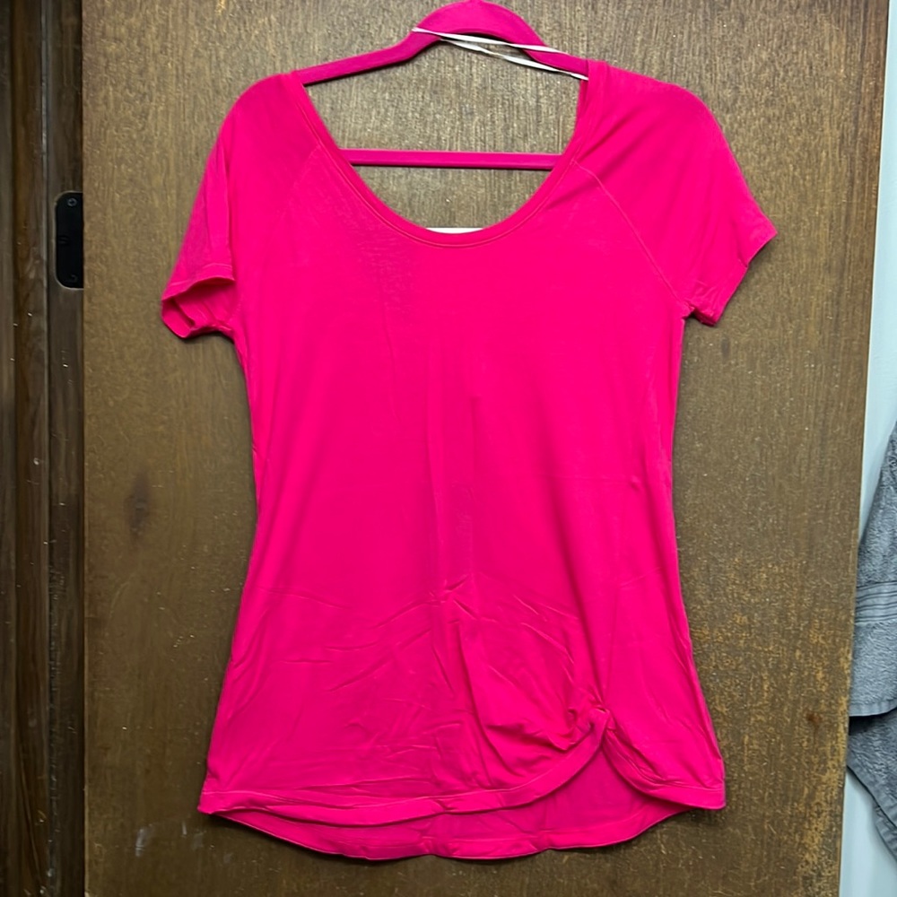 NWT CALIA KNOT TEE in bright rose sz M.